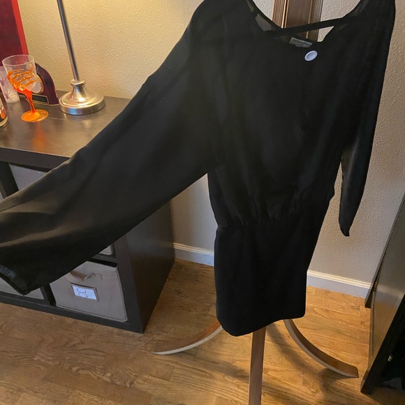 Beautiful designer dress, worn once in the Red carpet for a museum fundraiser. - Picture 2 of 4